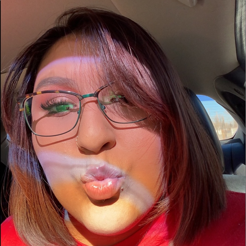 Meet your Posher, Alexia